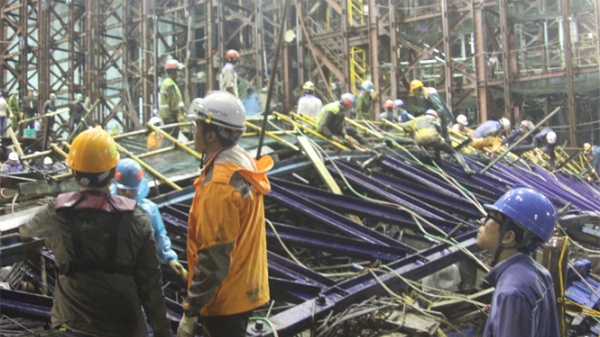 Huy động hơn 1000 người cứu hộ công nhân sập giàn giáo ở Formosa