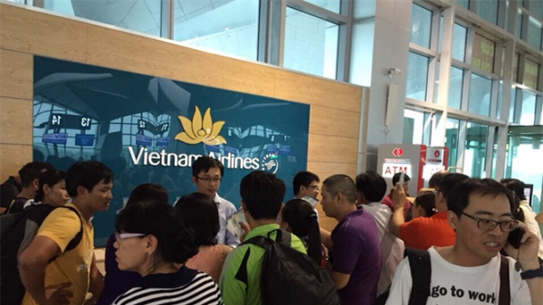 Hành khách của Vietnam Airlines bị hủy chuyến tới… hơn nửa ngày?