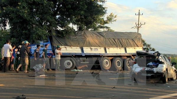 Đắk Nông: Xe con đối đầu xe tải, 2 CSGT tử vong