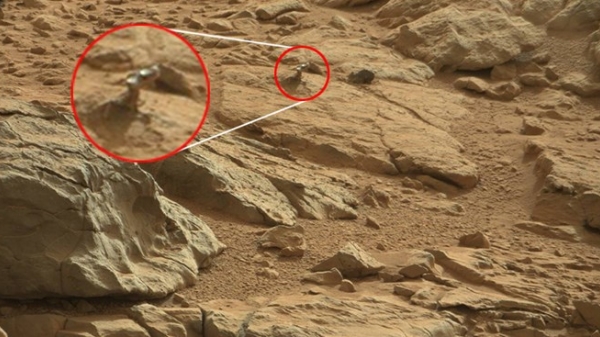 Phát hiện sinh vật bí ẩn có hình dáng giống thằn lằn trên Sao Hỏa