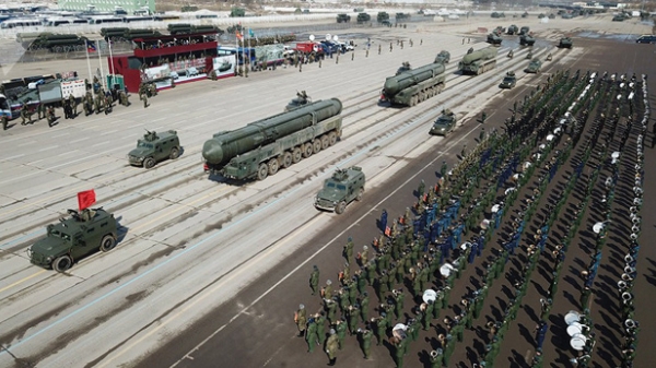 Hé lộ dàn vũ khí sắp lần đầu 'trình làng' trong lễ diễu binh Nga