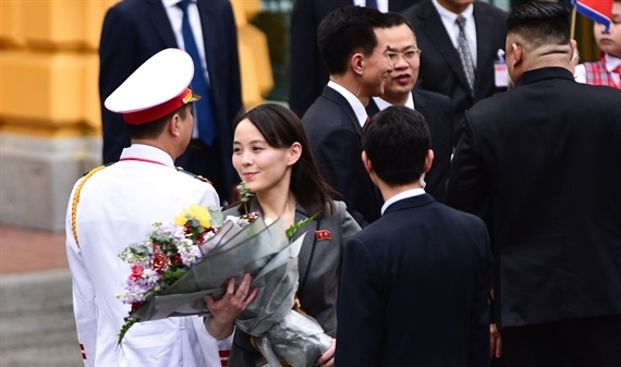 Em gái Chủ tịch Triều Tiên Kim Jong Un tất bật hỗ trợ anh trai trong chuyến thăm Việt Nam