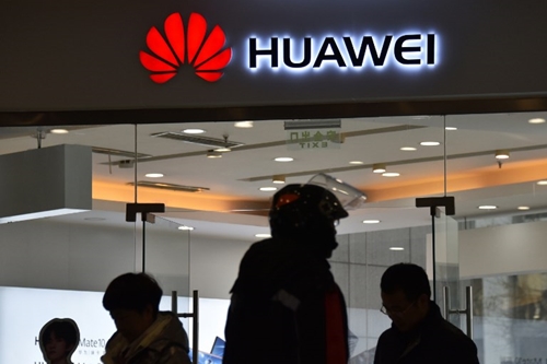 Nhà Trắng muốn hoãn lệnh cấm với Huawei thêm hai năm