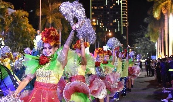 Khán giả mê mẩn với Lễ hội Carnival đường phố DIFF 2019
