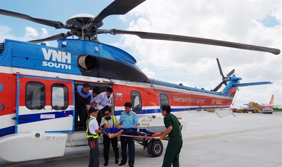 Máy bay trực thăng đón chiến sĩ từ Trường Sa về đất liền cấp cứu
