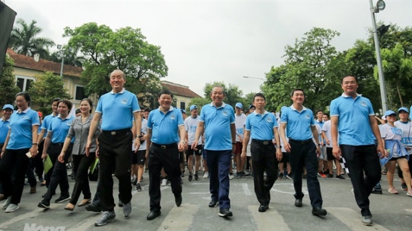 Phó Thủ tướng cùng ngàn người đến Hồ Gươm ủng hộ cuộc thi 'Đi bộ vì sức khỏe'