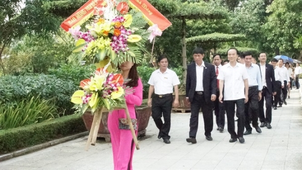Báo NNVN dâng hương, dâng hoa tại Khu di tích Kim Liên