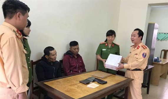 Bắt hai đối tượng vận chuyển 2,2 kg ma túy đá ở Thanh Hóa