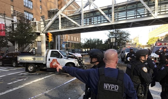 Khủng bố bằng xe bán tải ở New York làm 8 người chết