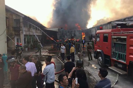 Cháy công ty may ở Thái Nguyên, 300 công nhân chạy thoát thân