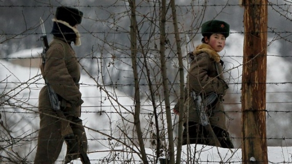 Trung Quốc tăng quân sát Triều Tiên, đào hầm cho dân thường
