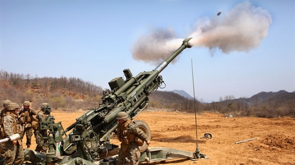 Mỹ nã pháo hạng nặng xuống sào huyệt IS ở Syria