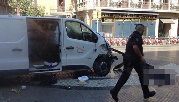 Lao xe khủng bố ở Barcelona, ít nhất 13 người chết