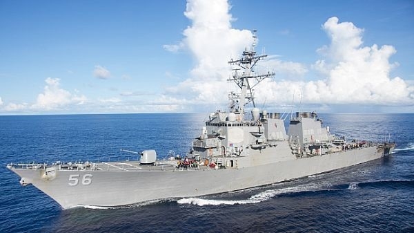 Chiến hạm Mỹ va chạm tàu thương mại gần eo biển Malacca