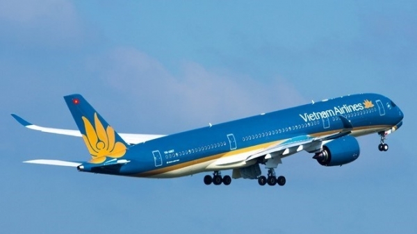 Lùi giờ 8 chuyến bay của Vietnam Airlines do bão số 7
