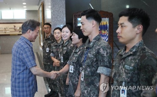 Tổng thống Hàn Quốc thăm lực lượng tàu ngầm