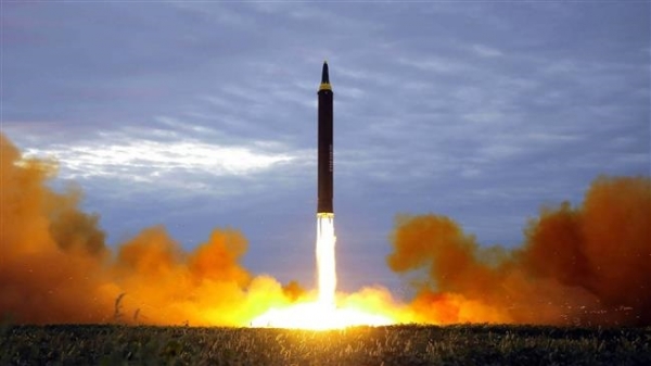 Trump ra lệnh sẵn sàng bắn hạ tên lửa Triều Tiên