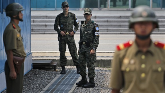 Triều Tiên mở lại đường dây nóng quân sự với Hàn Quốc