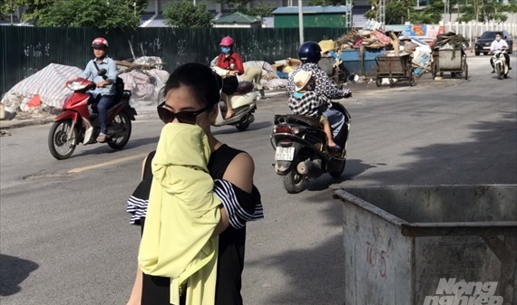 Bịt mũi sống cạnh bãi rác ở khu dân cư đông nhất Hà Nội