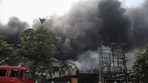 Hình ảnh vụ cháy lớn tại khu công nghiệp Sài Đồng B, nhiều tài sản bị thiêu rụi