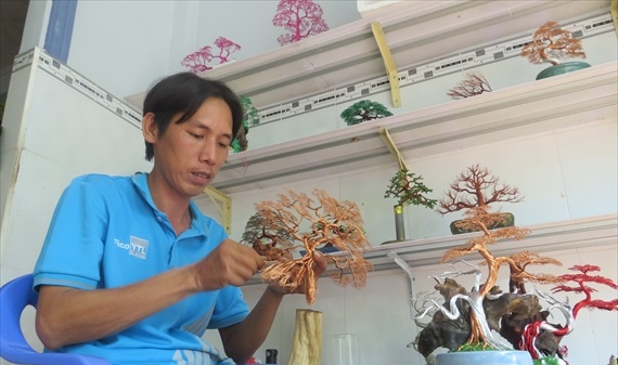 Chàng trai Đồng Tháp 'hô biến' dây đồng thành cây kiểng bonsai