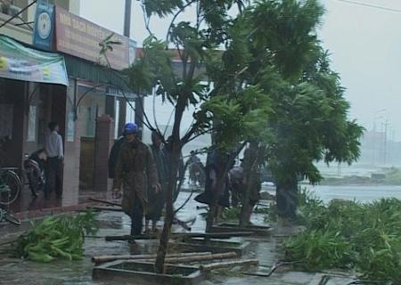 Bão số 7 đã qua Lào, gây mưa cực lớn tại miền Trung