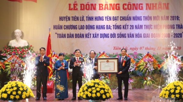 Huyện Tiên Lữ đón Bằng công nhận huyện đạt chuẩn nông thôn mới
