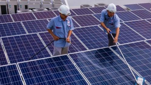 Nhà máy năng lượng điện mặt trời 'khủng' trên hồ Dầu Tiếng
