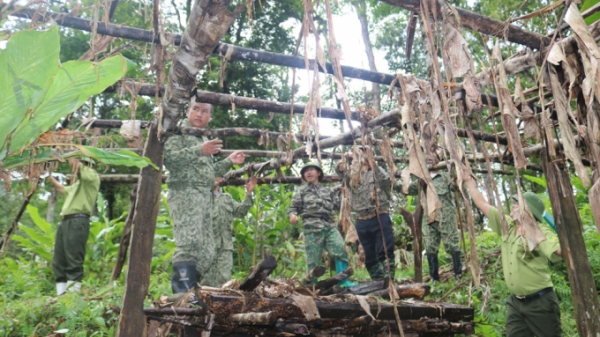 Các hộ dân phải dỡ lều lán dưới tuyến cáp treo lên Fansipan