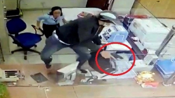 Bảo vệ bị thương do dính đạn kẻ cướp ngân hàng ở Lâm Đồng
