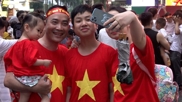 Khu chung cư đông dân nhất Hà Nội 'cháy hết mình' với U23 Việt Nam