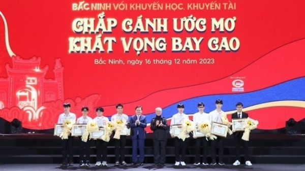 Bắc Ninh trao Quỹ Khuyến học, Khuyến tài Phạm Văn Trà cho học sinh xuất sắc