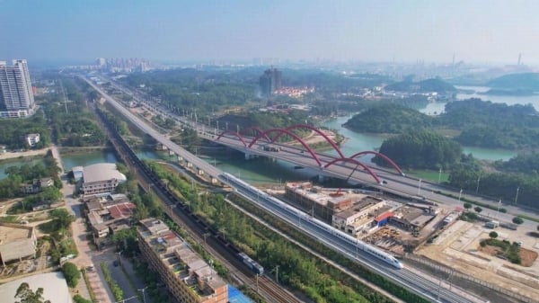 Trung Quốc mở tuyến đường sắt 200 km/h đến thành phố giáp Việt Nam
