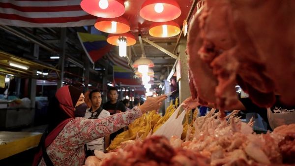 Malaysia kiểm soát chặt giá thịt gà trong dịp Tết Nguyên đán