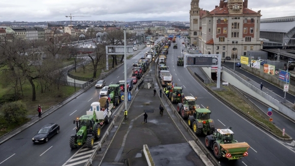Nông dân CH Séc lái máy kéo vào Prague, đòi rút khỏi Thỏa thuận Xanh EU