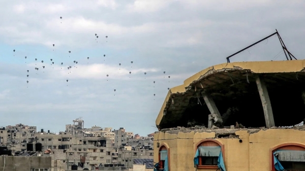 Máy bay thả hàng cứu trợ khiến 5 người thiệt mạng ở Dải Gaza