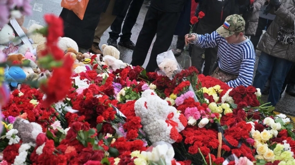 Người Nga tưởng niệm nạn nhân vụ khủng bố trong ngày quốc tang