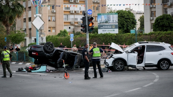 Xe của Bộ trưởng An ninh Israel bị đâm lật trên phố