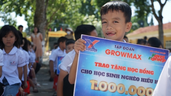 Trao 65 suất học bổng GrowMax cho học sinh nghèo ở Quảng Ninh