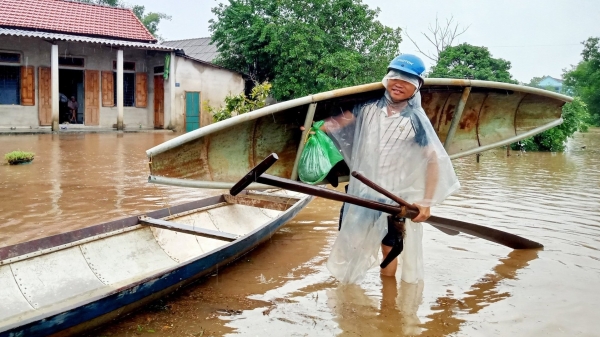 Người dân Huế khổ sở với ngập lụt