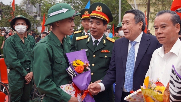 Trên 1 nghìn công dân Quảng Trị lên đường nhập ngũ