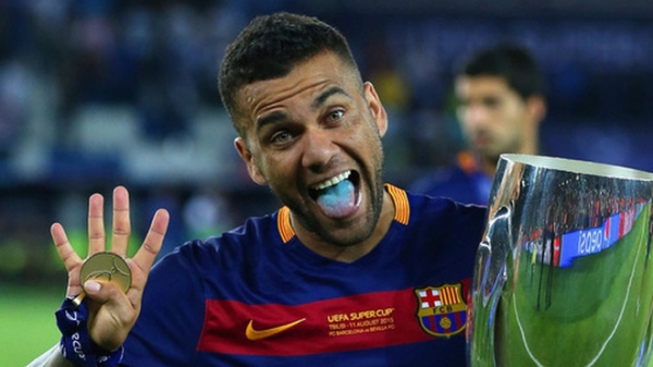Hậu vệ 38 tuổi nhận mức lương bèo bọt tại Barcelona
