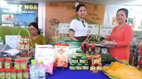 Hàng nghìn thực khách thưởng thức 188 món chay tại Tây Ninh