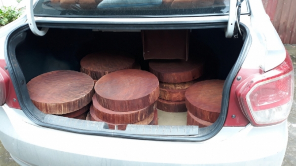 Hà Giang: Bắt giữ vụ vận chuyển 22 khúc gỗ nghiến trái phép