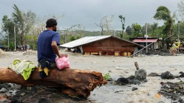 Siêu bão Goni quét sạch một thị trấn 70.000 người ở Philippines