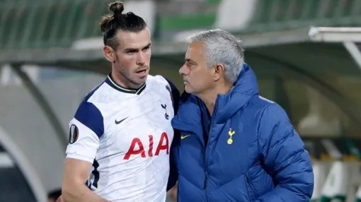 Jose Mourinho bực tức với Gareth Bale