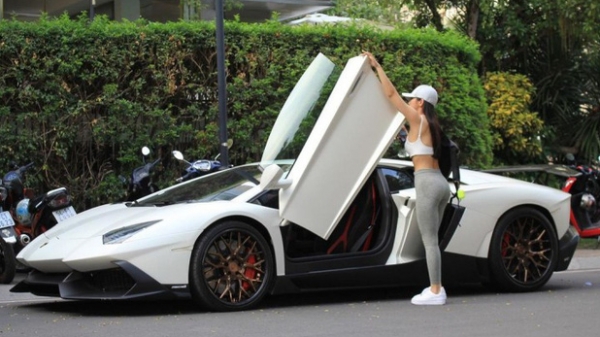 Siêu xe Lamborghini trị giá hơn 20 tỷ đồng của cô chủ nóng bỏng Jessie Lương