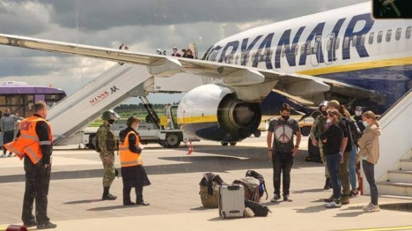 Máy bay Ryanair có quyền từ chối khi bị ép hạ cánh xuống Belarus?