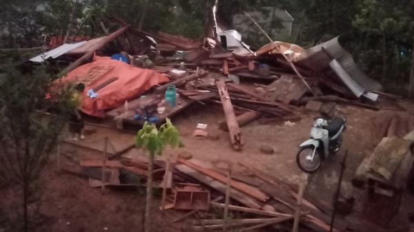 Miền núi Nghệ An thiệt hại nặng do mưa lớn và lốc xoáy