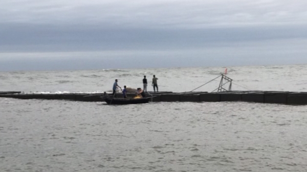 Tàu cá bị sóng đánh chìm, 3 ngư dân mất tích